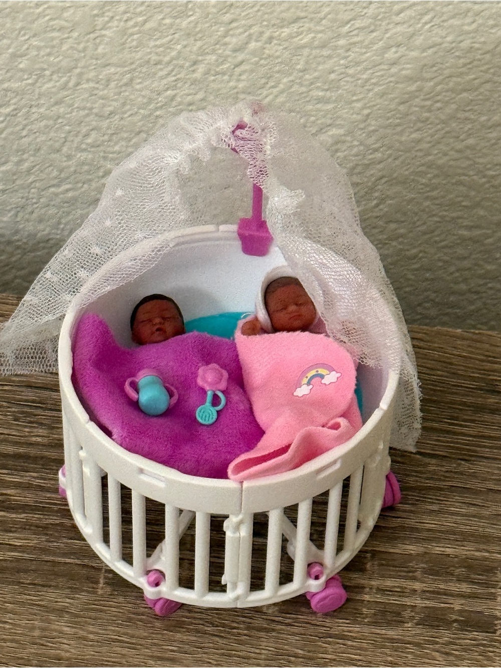 Zuru My Mini Baby Crib + 2 Babies